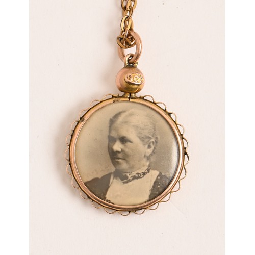 177 - An Edwardian gold photo locket, double sided, 22mm, on gold necklet, 5.1g