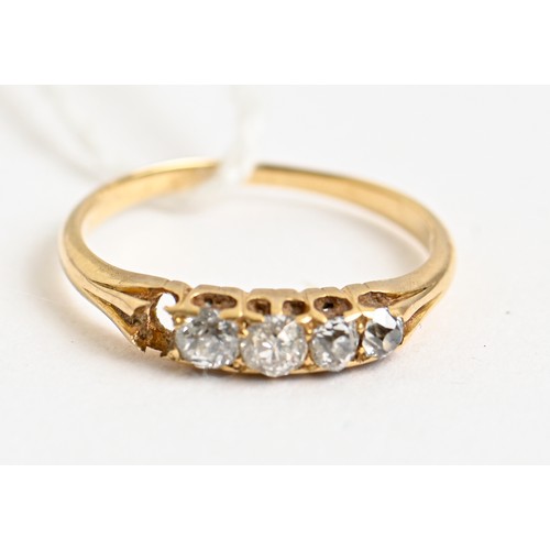 182 - A diamond ring, with old cut diamonds, in gold, 2.1g, size L