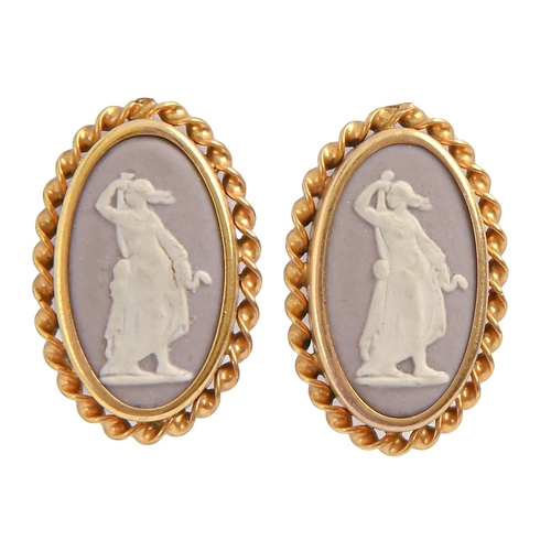 188C - Two Wedgwood lavender jasper cameos of Cleopatra, 20th c, mounted in oval giltmetal earrings, screw ... 