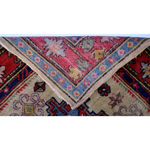 1133 - A Turkish rug, 177x 120cm