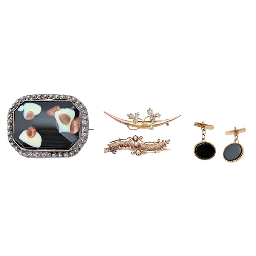 139 - A pair of black onyx cufflinks, in 9ct gold, 13mm, Birmingham 1993, a split pearl and 9ct gold cresc... 