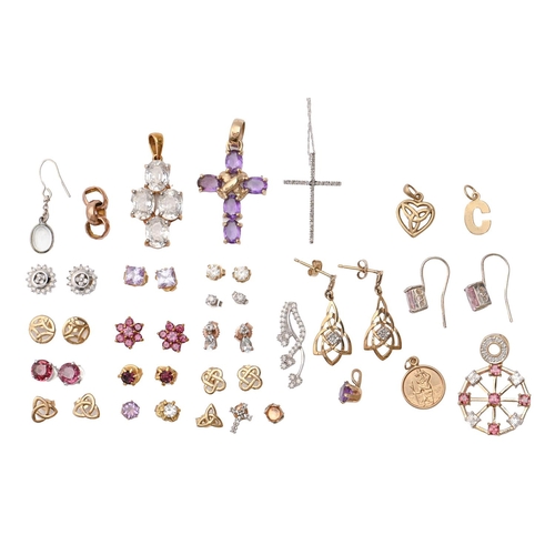 143 - Miscellaneous gem set ear studs and other articles, in gold or white gold, approximately 32g... 