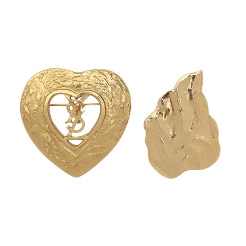 200 - Costume jewellery. An Yves Saint Laurent heart shaped giltmetal brooch-pendant and leaf brooch, 40 a... 