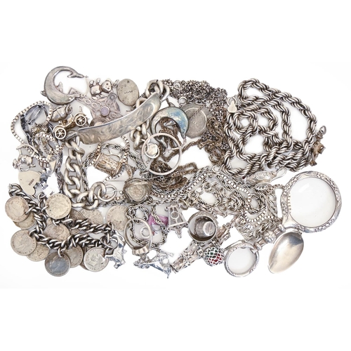 213 - Miscellaneous silver jewellery, to include a quizzing glass, approximately 9ozs