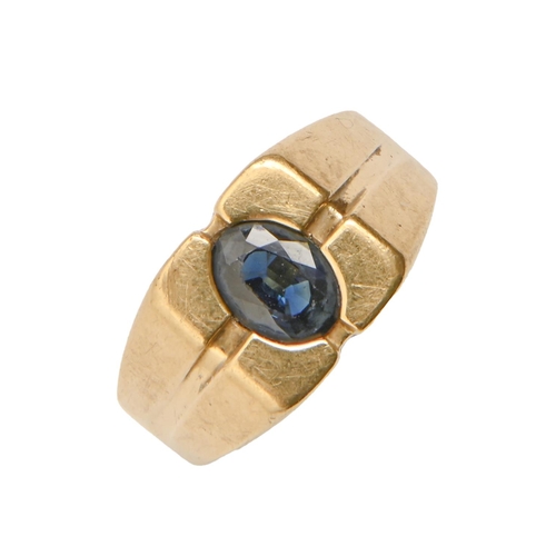 3 - A sapphire ring, in gold, indistinct control mark, 9.3g, size T