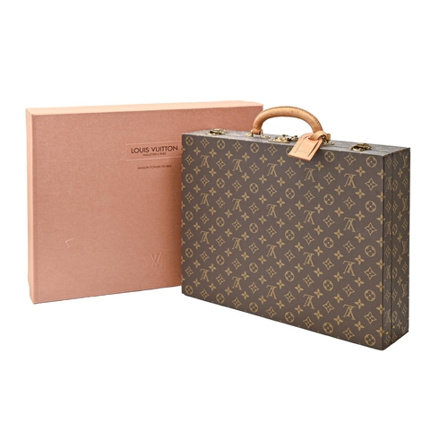 885 - Luggage. A Louis Vuitton briefcase, Diplomate Classeur, c1995, covered in monogram canvas, leather h... 