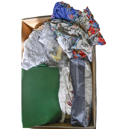 886 - Miscellaneous table cloths and other fabrics