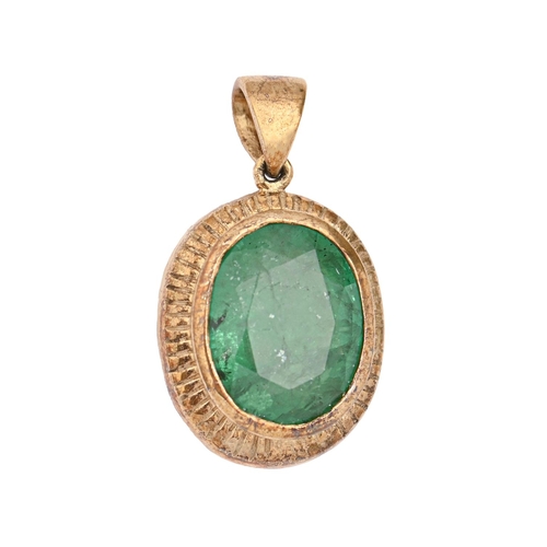 97 - An emerald pendant, in 9ct gold, 18mm, 5.4g