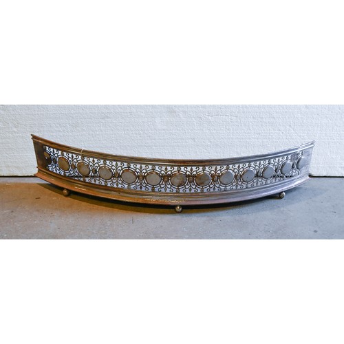 1394 - A pierced and curved burnished steel fender, 19th c, with sheet iron base on ovoid feet, 23cm h; 20 ... 