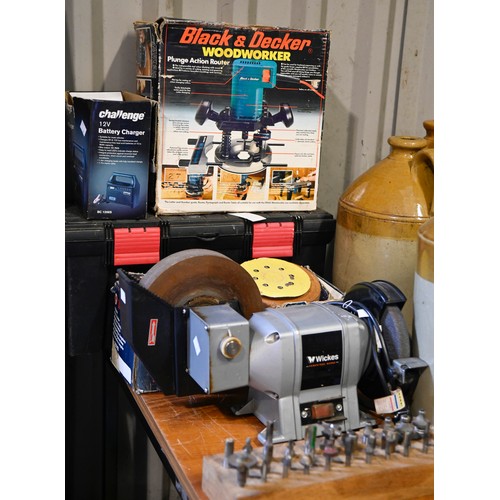 Sold at Auction: BLACK N DECKER PLUNGE ROUTER