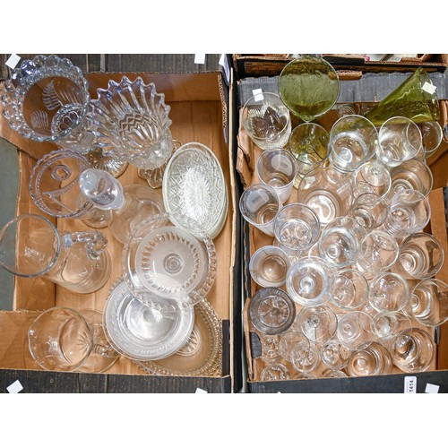 1414 - Miscellaneous Victorian and later cut, etched, moulded and plain glass, including drink glass, ice p... 