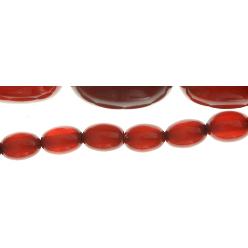 161 - A necklace of faturan beads, 60g