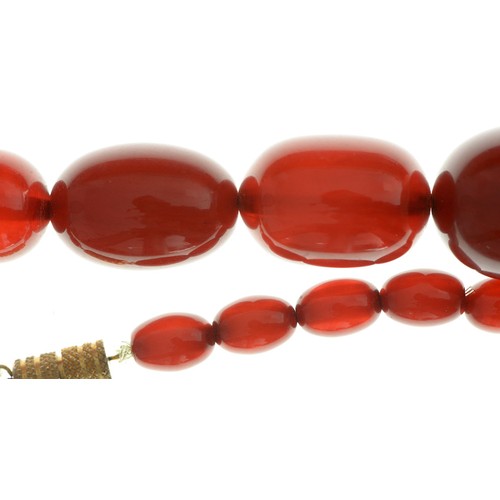 161 - A necklace of faturan beads, 60g