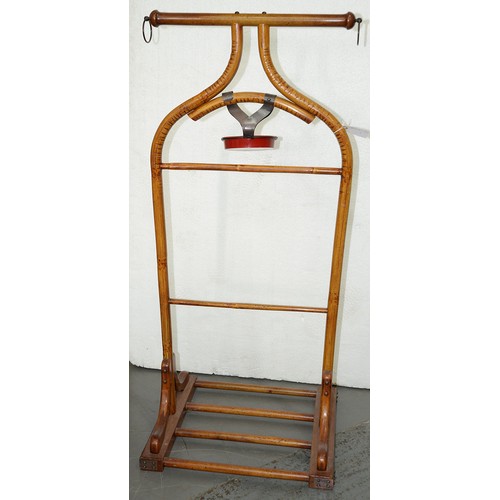 1279 - A bamboo valet, 121cm h