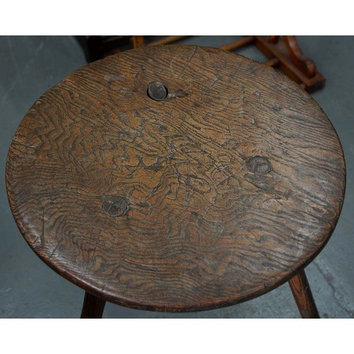 1301 - A George III ash cricket table, the substantial top on round or elliptical leg, 64cm h; 47cm diam... 