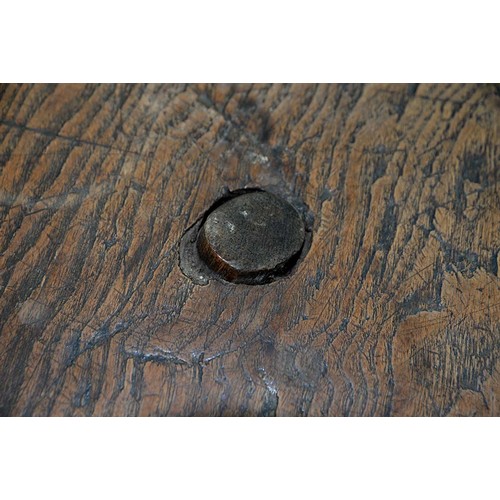 1301 - A George III ash cricket table, the substantial top on round or elliptical leg, 64cm h; 47cm diam... 