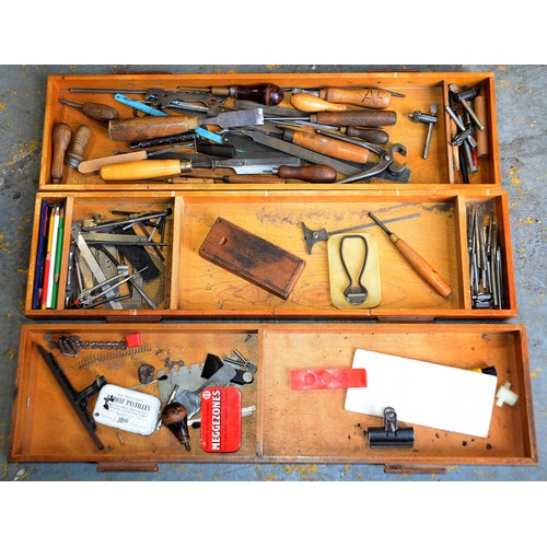 1402 - Tools. A tool chest of hand tools, including a Spear & Jackson 