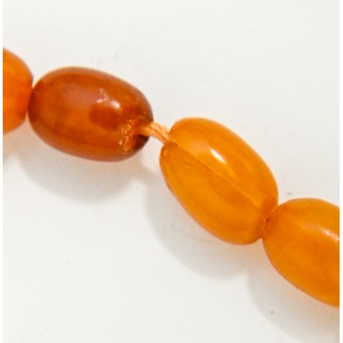 159 - A necklace of amber beads, 52g