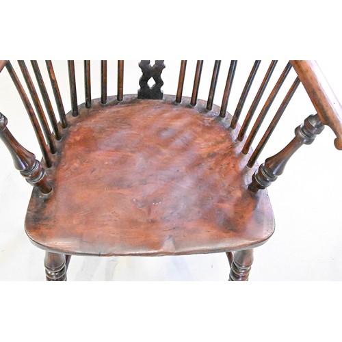 1341 - An early 19th c yew and elm wood Windsor chair, North Nottinghamshire, on turned legs with crinoline... 