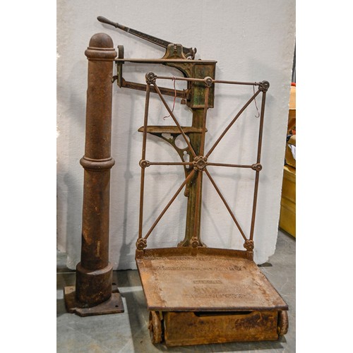 1053 - A Victorian cast iron stanchion, with domed top and square foot, 123cm h and a Victorian or Edwardia... 