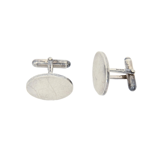 255 - A pair of Tiffany & Co silver cufflinks, plain, oval, 21mm, 15g