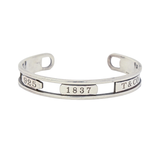 269 - A Tiffany & Co silver bangle, 64mm (internal), 29g