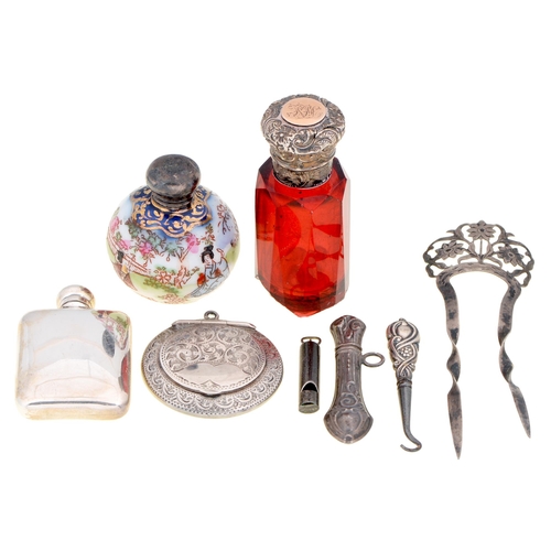 333 - An Edwardian silver comb, Birmingham 1906, a sliver whistle and miscellaneous articles... 