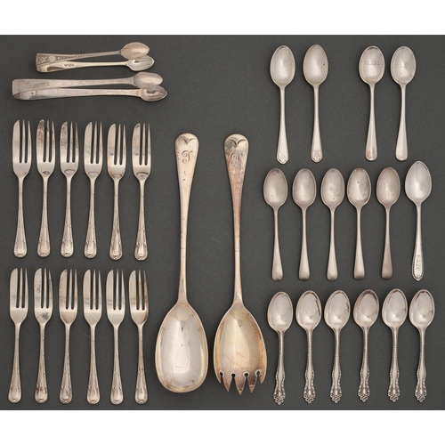 402 - Miscellaneous silver flatware, early 19th c and later, to include a pair of George V salad servers, ... 