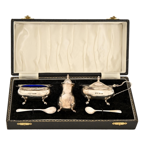 417 - An Elizabeth II three-piece silver condiment set, blue glass liners, pepperette 85mm h, by W I Broad... 