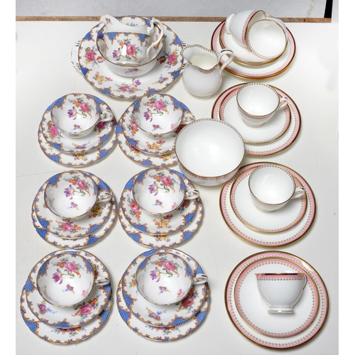 534 - An Aynsley six-setting tea service, early-mid 20th c, comprising teacups, saucers and tea plates, mi... 