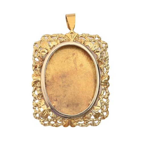 75 - A gold locket, 26 x 33mm, marked 750, 5.5g