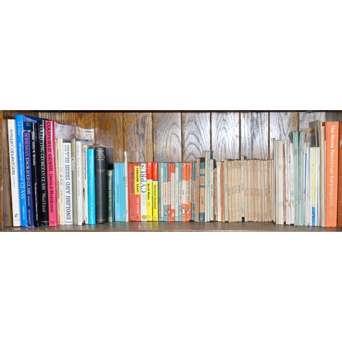 811 - Books. Ten shelves of general stock, including literature, vintage Penguin Classics paperbacks, refe... 