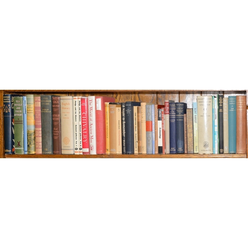 811 - Books. Ten shelves of general stock, including literature, vintage Penguin Classics paperbacks, refe... 