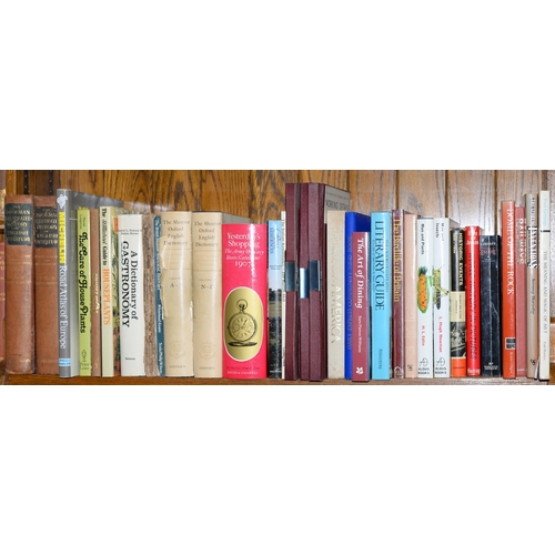 811 - Books. Ten shelves of general stock, including literature, vintage Penguin Classics paperbacks, refe... 