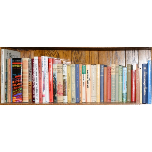 811 - Books. Ten shelves of general stock, including literature, vintage Penguin Classics paperbacks, refe... 