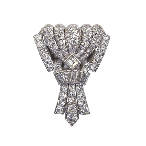 89 - An Art Deco diamond clip, with round, brilliant and baguette diamonds in platinum, 34mm, 10.7g... 