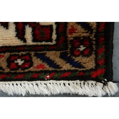 968 - A Persian Hamadan rug, 140cm x 87cm