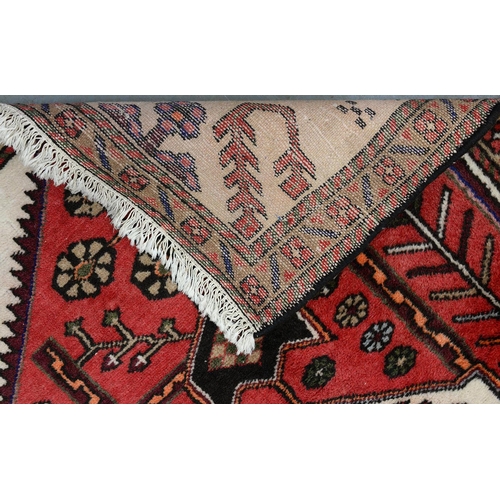 968 - A Persian Hamadan rug, 140cm x 87cm