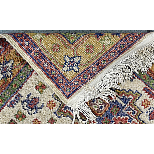 976 - A Turkish Cicim rug, 84cm x 59cm and a Turkish Dagestan rug 90cm x 60cm (2)