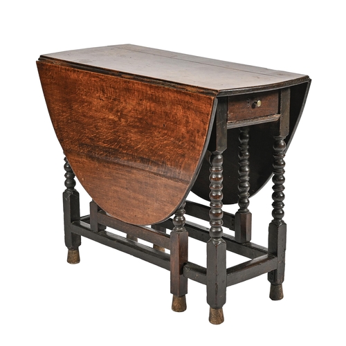 991 - An oak gateleg table, c1700, on bobbin turned legs united by stretchers, 72cm h; 90 x 132cm... 