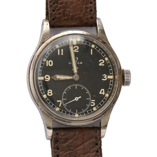 105 - A WWI British military issue Omega 'Dirty Dozen' wristwatch, serial No 10260069, calibre 30T2 moveme... 