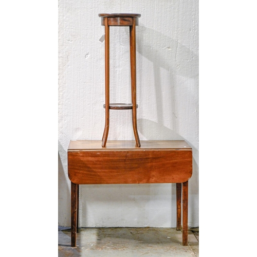 1083 - A mahogany pembroke table on square tapering legs, early 20th c, 72cm h, a later mahogany torchere, ... 