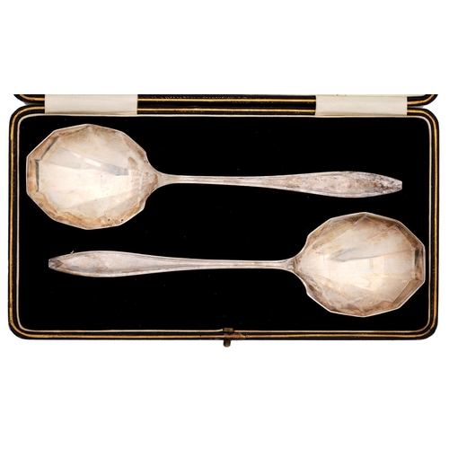 297 - A pair of George V silver serving spoons,  by Cooper Bros & Sons Ltd, Sheffield 1924, cased, 4oz... 