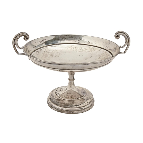 313 - A George V silver fruit stand,  with scroll handles, 16.5cm h, by Walker & Hall, Sheffield 1912,... 