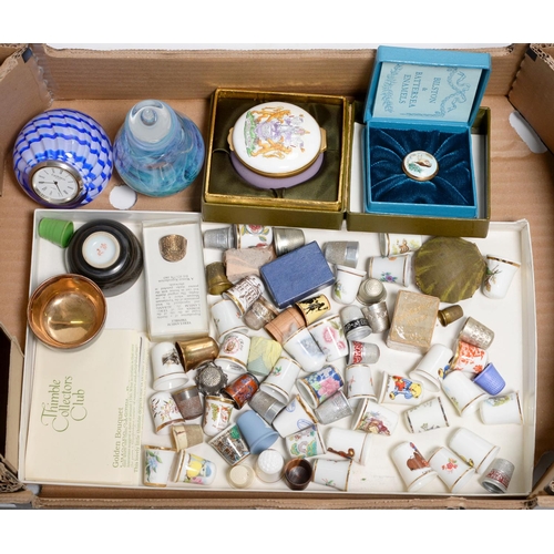 548 - Two enamel boxes and miscellaneous other small ornamental and cabinet objects, including thimbles, e... 