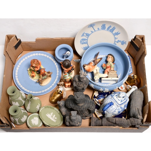 549 - Miscellaneous Wedgwood blue and green jasper ornamental pottery, to include a footed bowl and other ... 