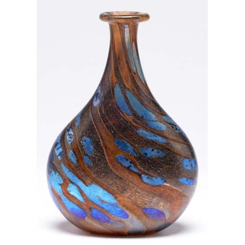 558 - Studio glass. An iridescent glass vase by Siddy Langley, 17cm h, signed, inscribed LGW and dated 198... 