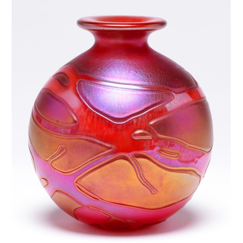 560 - A Maltese red iridescent globular glass vase, 1988, 14cm h, engraved Venetian Malta 1988... 