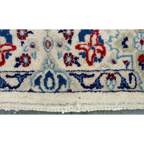 949 - An Isfahan rug with silk highlights, 193 x 124cm