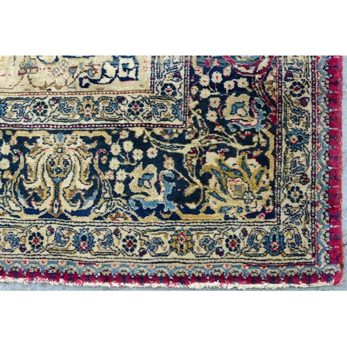 952 - An Antique Isfahan rug, 199 x 143cm